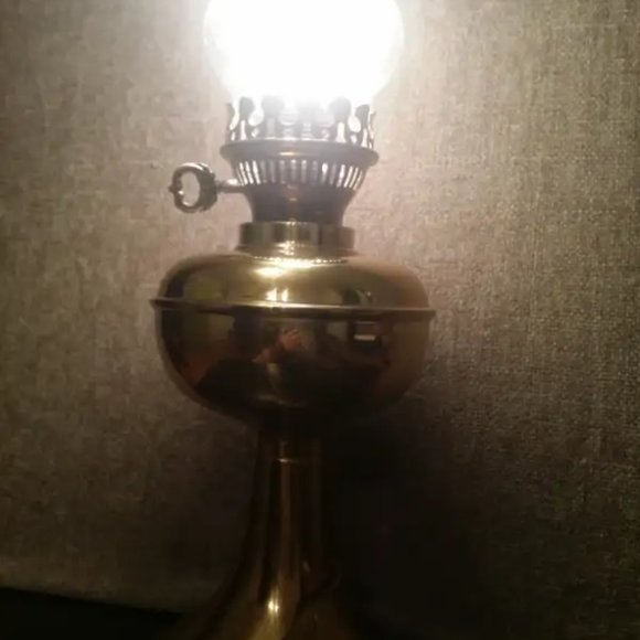 Vintage Brass Oil Style Electric Table Lamp - 22.5 inches height - Picture 5 of 6